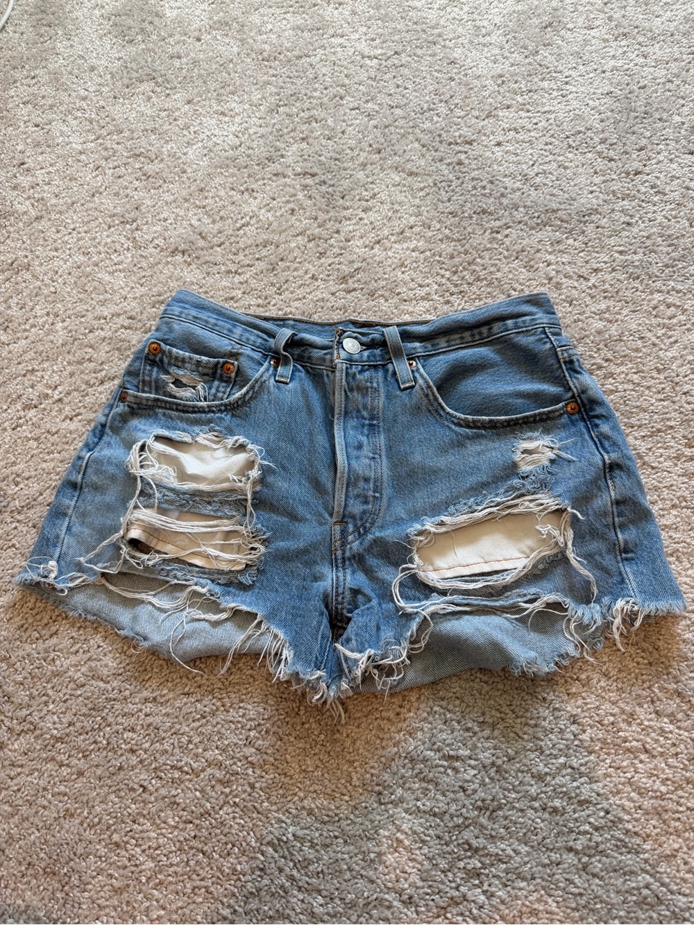 Levi’s Distressed Denim Shorts sz 26